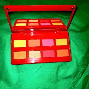 Caliente eyeshadow palette